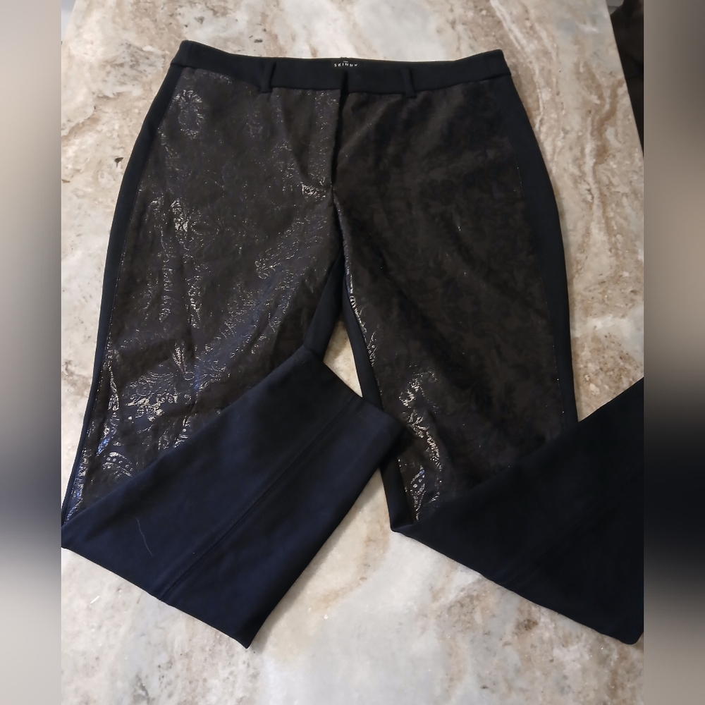 WHITE HOUSE BLACK MARKET Black Ankle Cropped Pants. NWOT